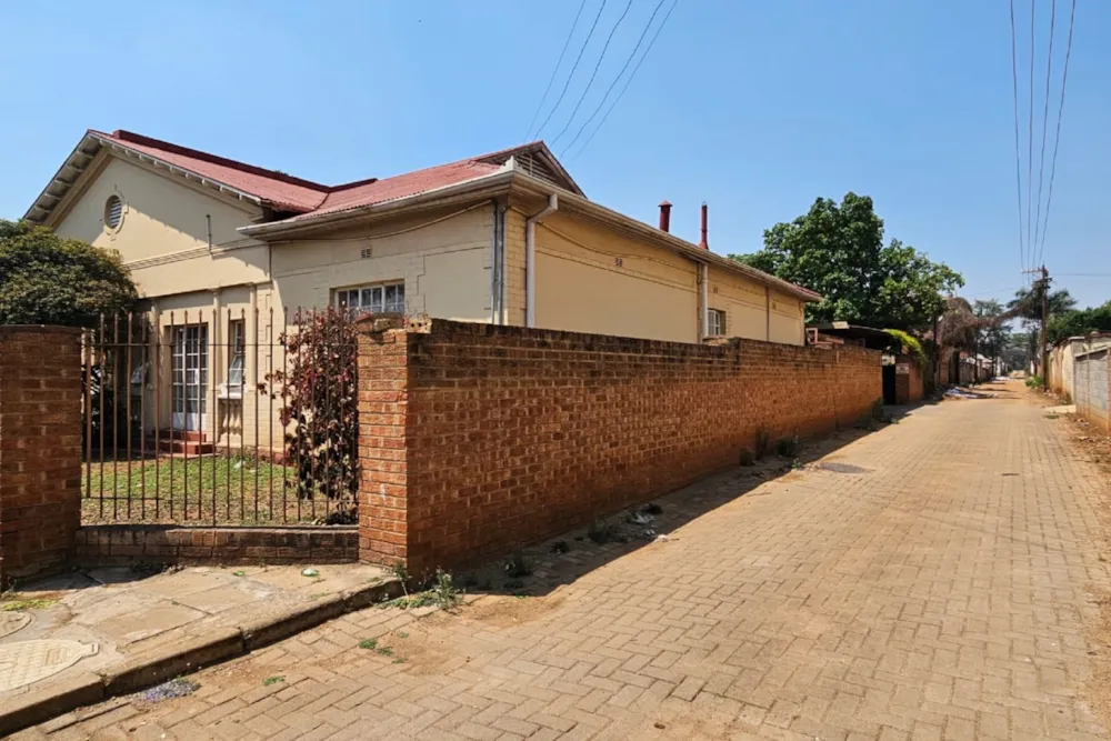 Commercial office for sale in Bulawayo, Zimbabwe - 3ZB1755559 Commercial office for sale in Bulawayo, Zimbabwe - 3ZB1755559