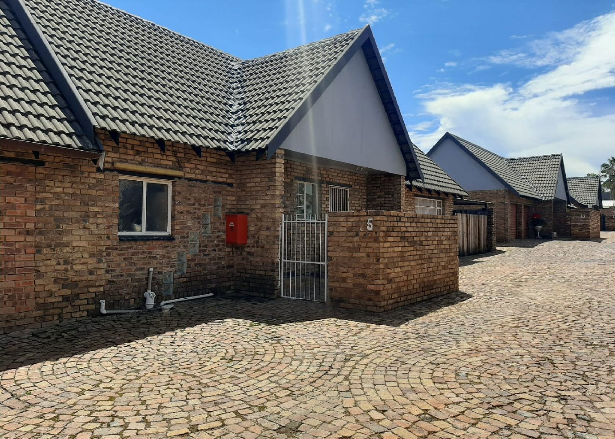 House for sale in Middelburg Central (Mpumalanga Central) - 1MD1755761