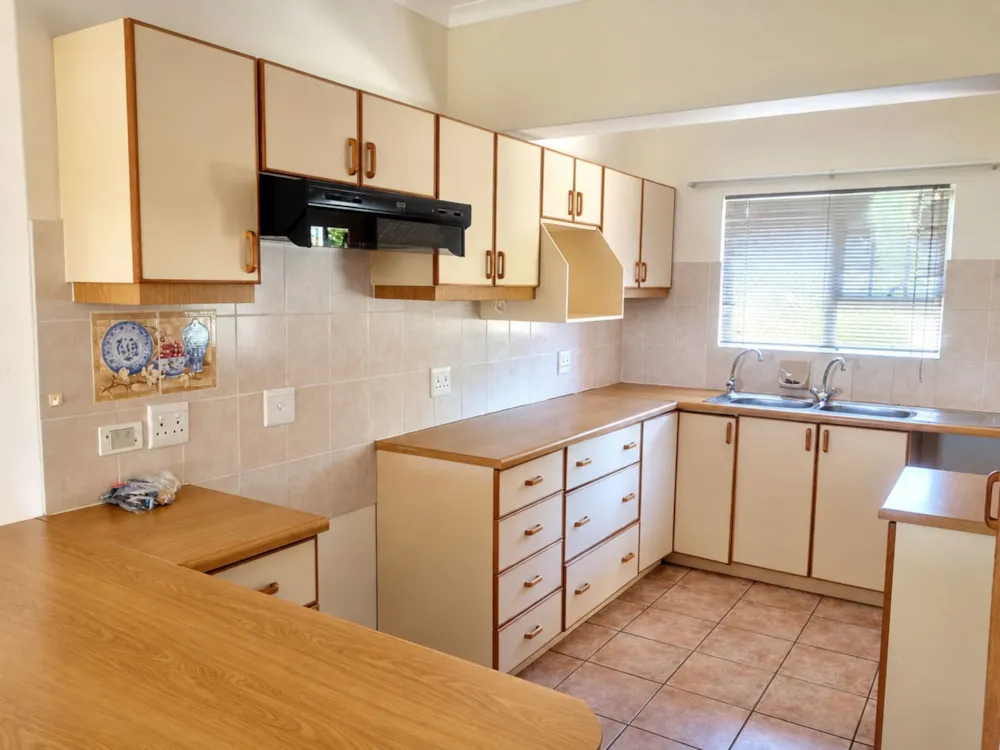 Townhouse for sale in Wesbank, Oudtshoorn - 1OU1755739 Townhouse for sale in Wesbank, Oudtshoorn - 1OU1755739