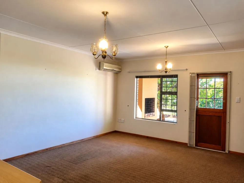 Townhouse for sale in Wesbank, Oudtshoorn - 1OU1755739 Townhouse for sale in Wesbank, Oudtshoorn - 1OU1755739