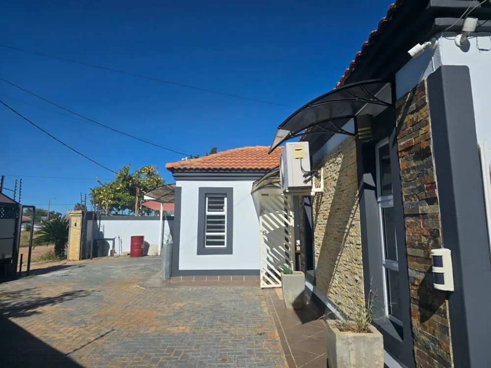 House to rent in Block 6, Botswana - 3BO1755778