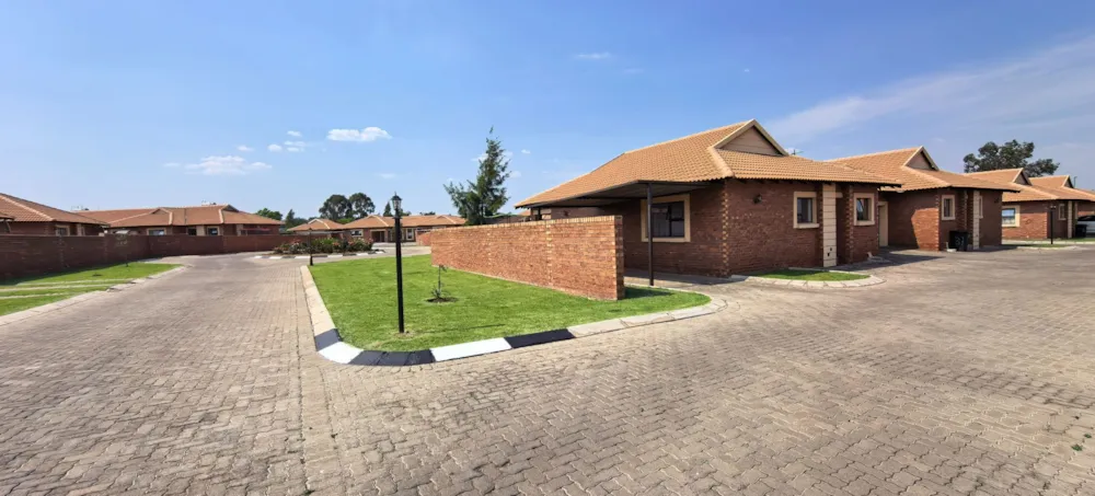 Cluster for sale in Helderwyk Estate - 1BJ1755799 Cluster for sale in Helderwyk Estate - 1BJ1755799