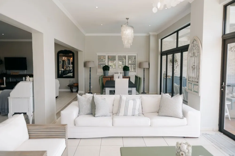 Double-storey house for sale in Uvongo - 1PSH1756011 Double-storey house for sale in Uvongo - 1PSH1756011