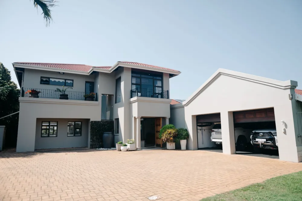 Double-storey house for sale in Uvongo - 1PSH1756011 Double-storey house for sale in Uvongo - 1PSH1756011
