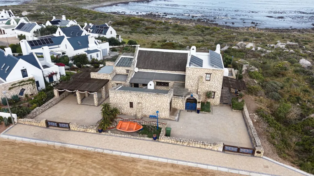 House for sale in Jacobsbaai - LA1756287 House for sale in Jacobsbaai - LA1756287