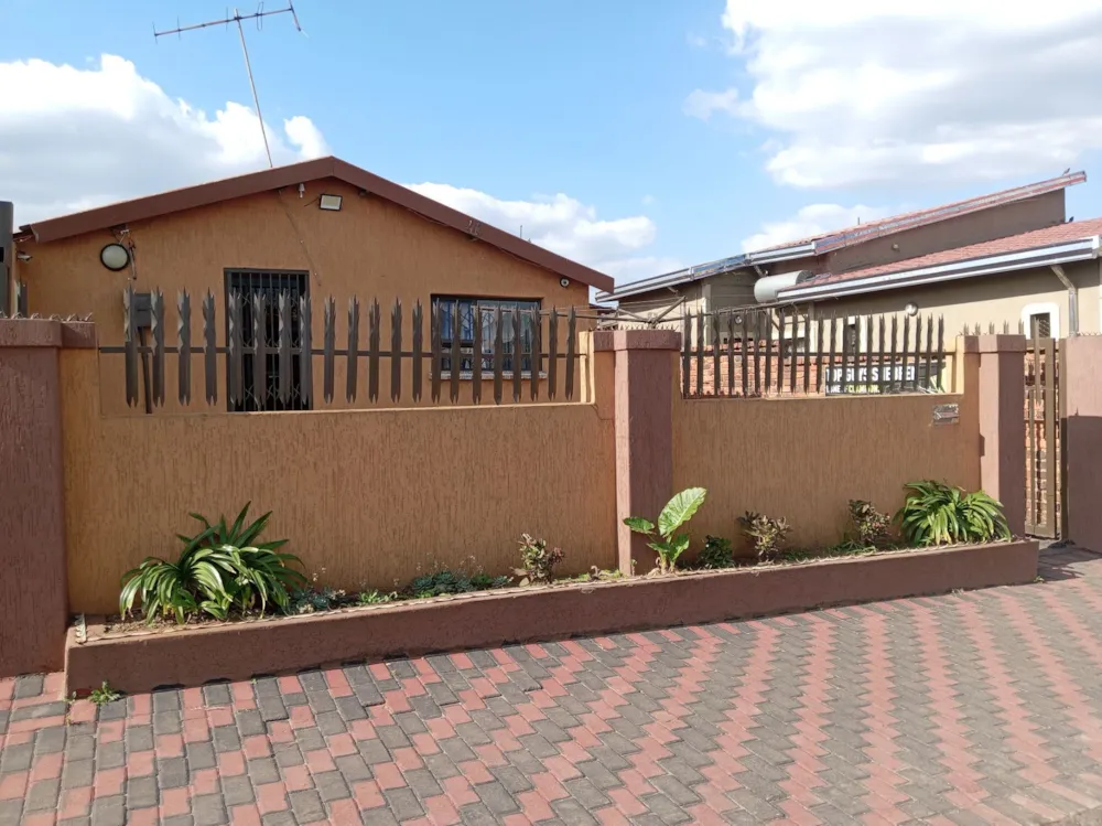 House for sale in Sebokeng - 1VT1756099 House for sale in Sebokeng - 1VT1756099