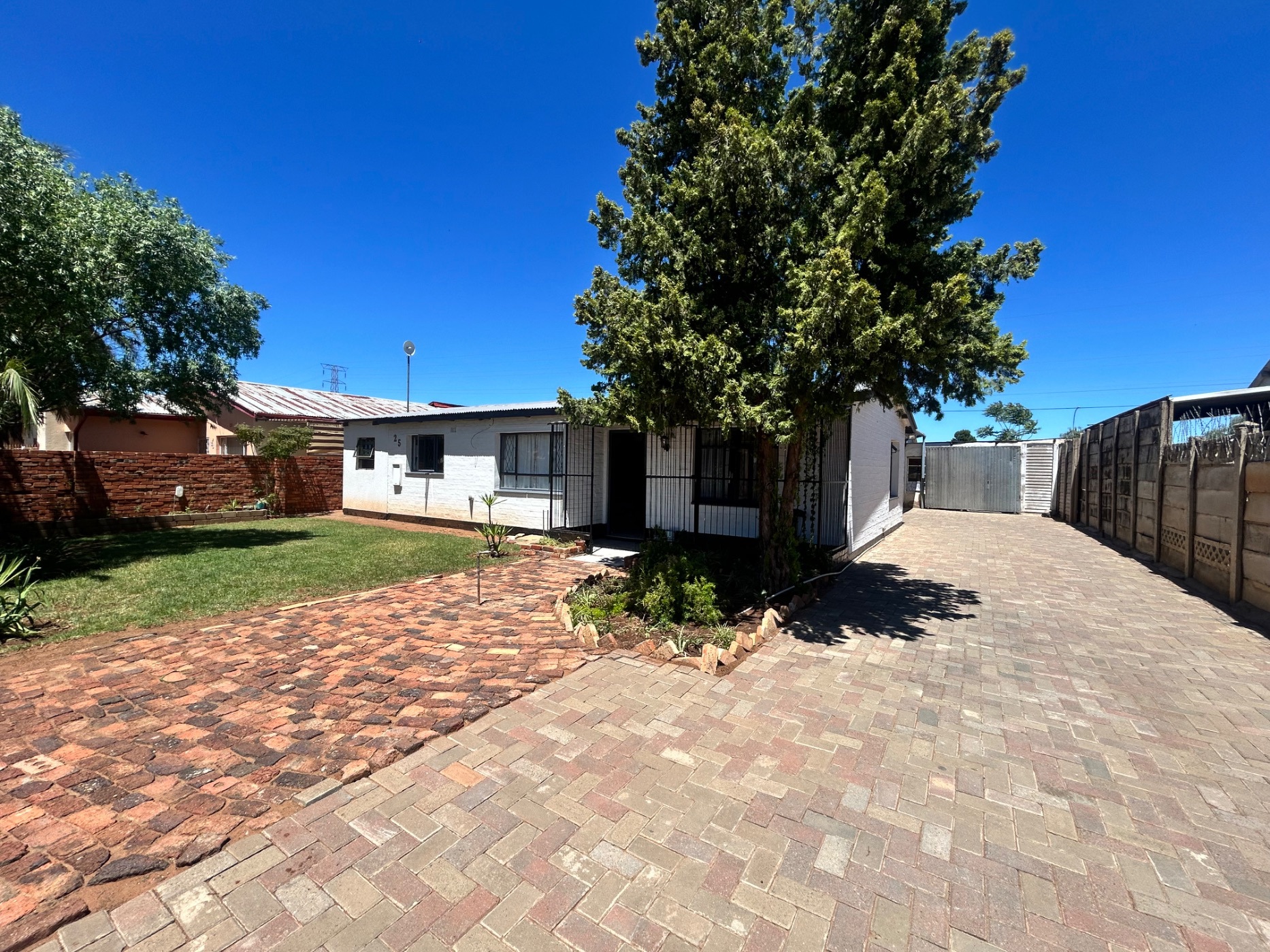 House for sale in Beaconsfield - 1KJ1756308