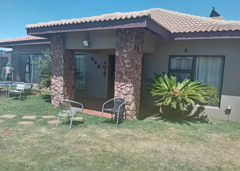 Security estate home for sale in Witbank (eMalahleni) - 1MD1756355 Security estate home for sale in Witbank (eMalahleni) - 1MD1756355