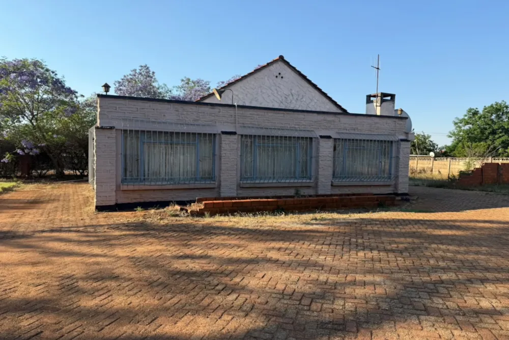 House for sale in Kumalo, Bulawayo, Zimbabwe - 3ZB1756702