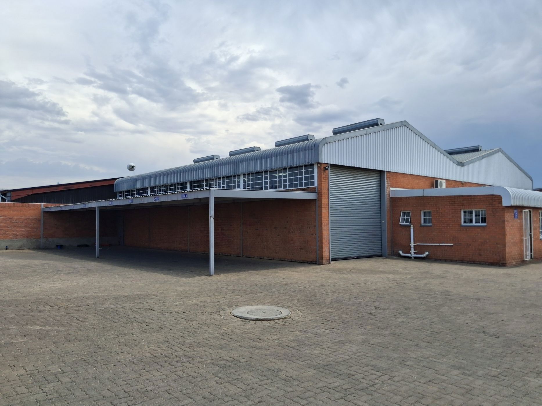Commercial industrial property to rent in Oos Einde, Bloemfontein - 1BX1756860