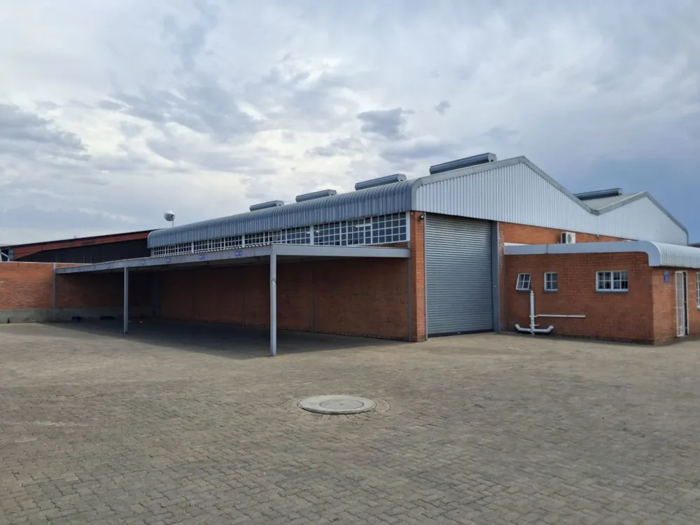 Commercial industrial property to rent in Oos Einde, Bloemfontein - 1BX1756860 Commercial industrial property to rent in Oos Einde, Bloemfontein - 1BX1756860
