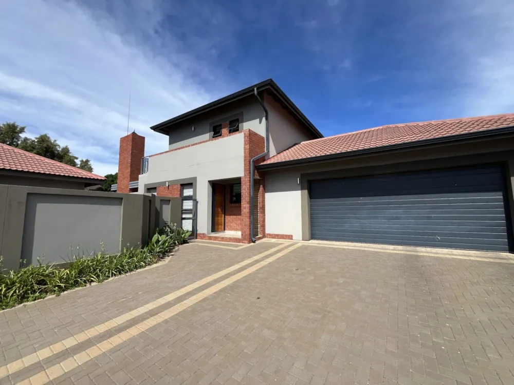 Townhouse for sale in Spitskop - 1BX1756988 Townhouse for sale in Spitskop - 1BX1756988