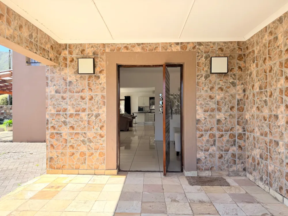 Double-storey house for sale in Kleinmond - KN1753954 Double-storey house for sale in Kleinmond - KN1753954
