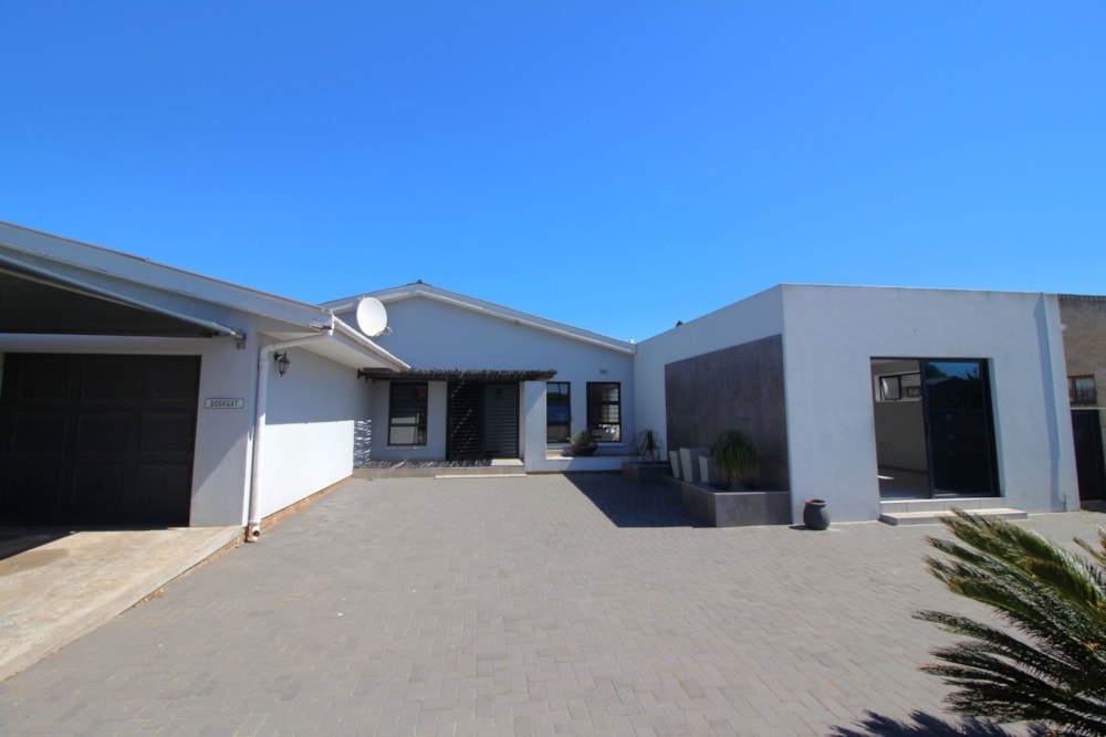 Single-storey house for sale in Velddrif - LA1754042