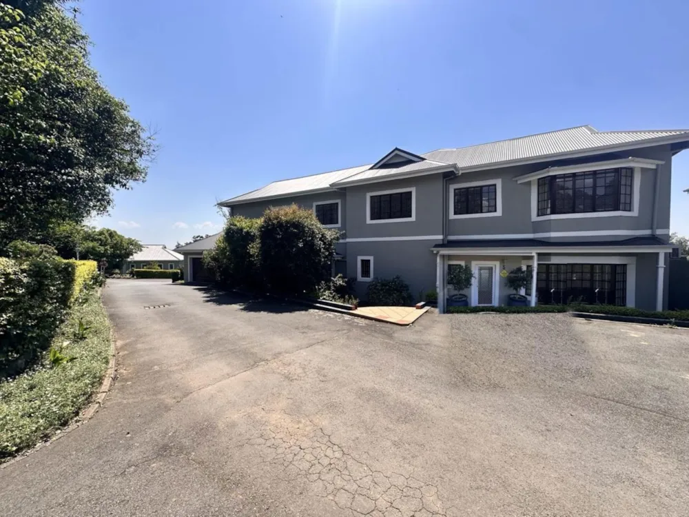 Security complex home for sale in Hilton, KwaZulu-Natal - 1PM1755733 Security complex home for sale in Hilton, KwaZulu-Natal - 1PM1755733