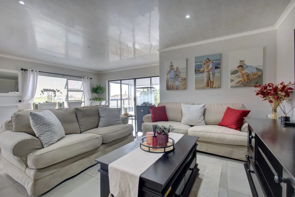 House for sale in Island View, Hartenbos - 1MB1756437 House for sale in Island View, Hartenbos - 1MB1756437