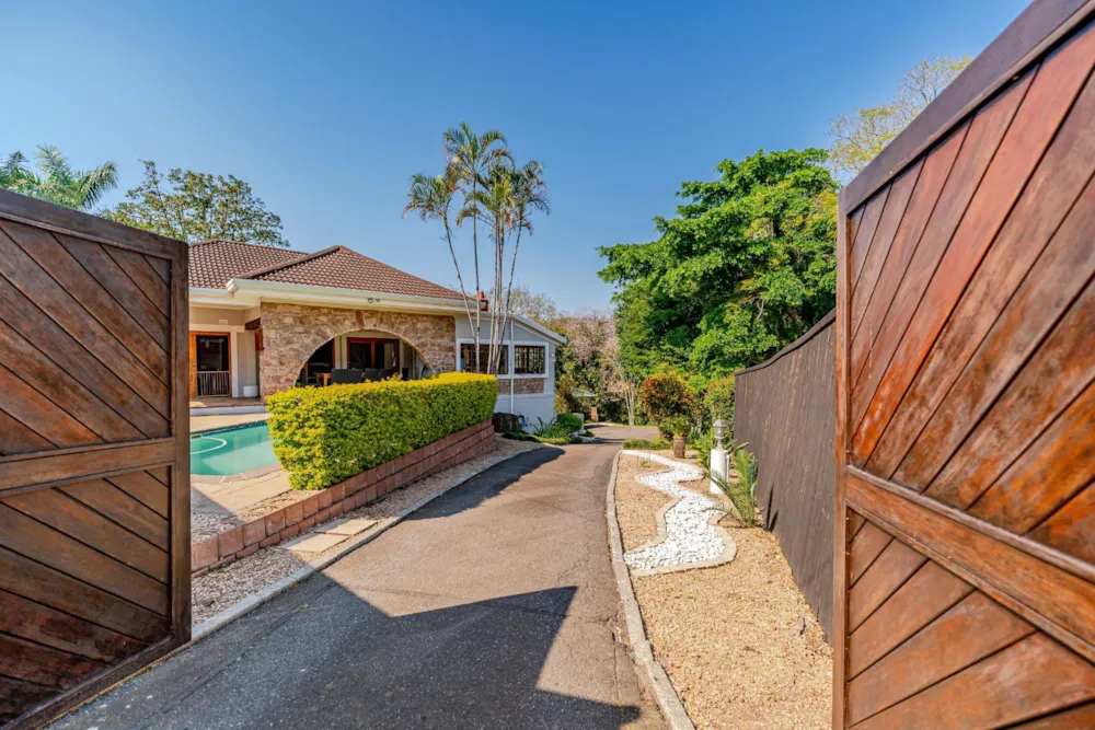 Double-storey house for sale in Kloof - 1KF1754624 Double-storey house for sale in Kloof - 1KF1754624