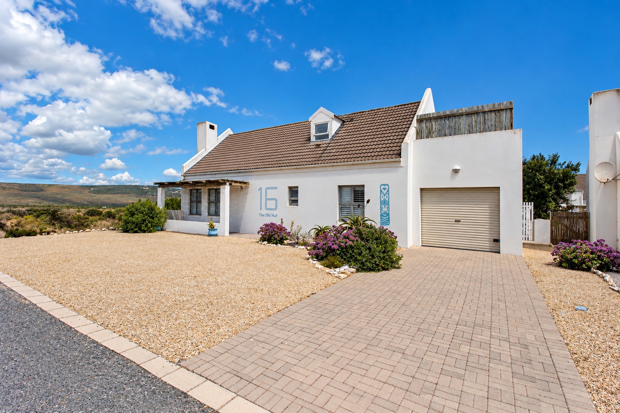 Double-storey house for sale in Golden Mile - LA1756062