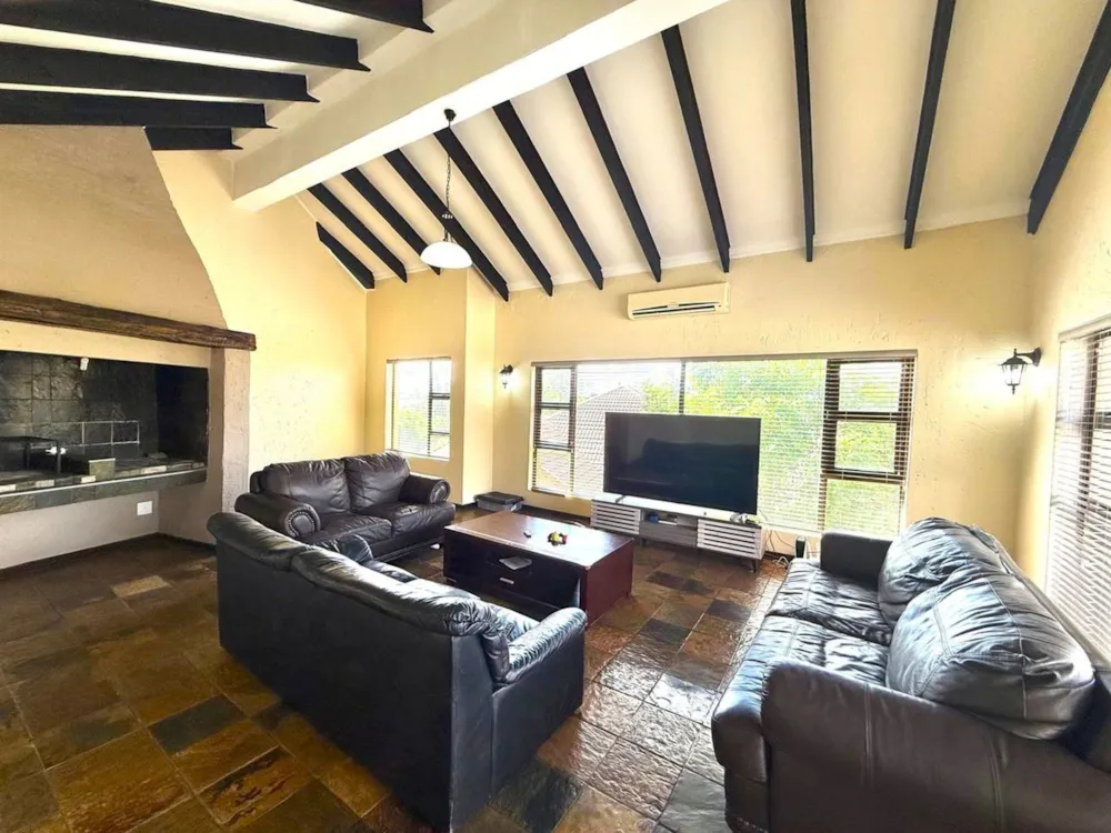 Double-storey house for sale in Woodland Hills - 1BX1755096 Double-storey house for sale in Woodland Hills - 1BX1755096
