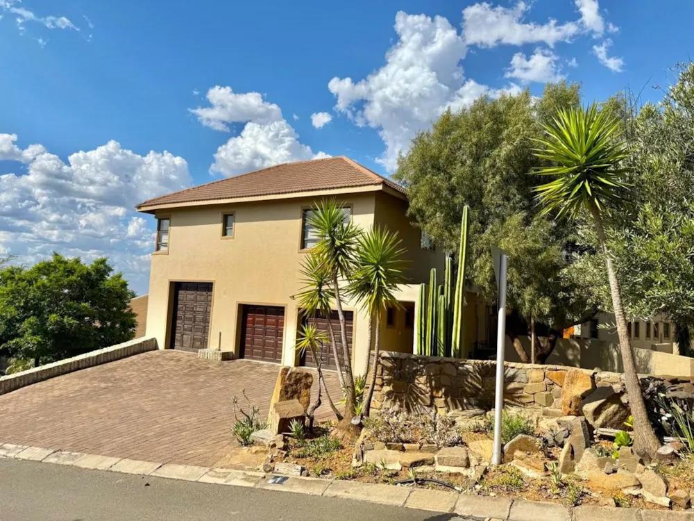 Double-storey house for sale in Woodland Hills - 1BX1755096 Double-storey house for sale in Woodland Hills - 1BX1755096