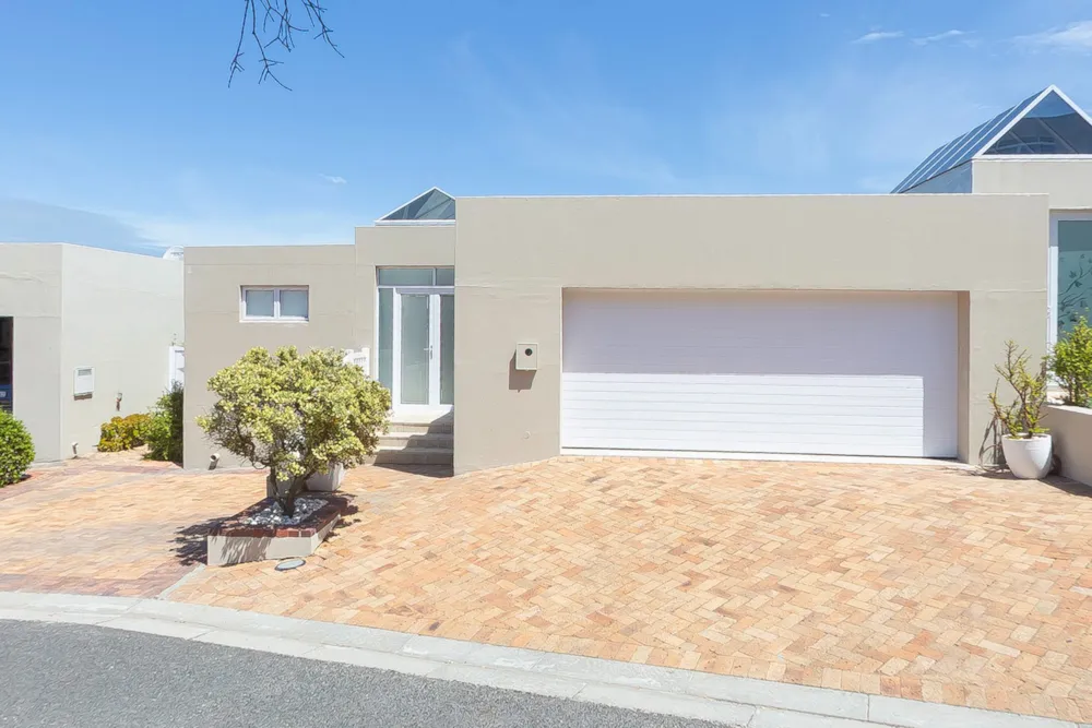 Double-storey house for sale in Bloubergstrand - 1TV1748396 Double-storey house for sale in Bloubergstrand - 1TV1748396