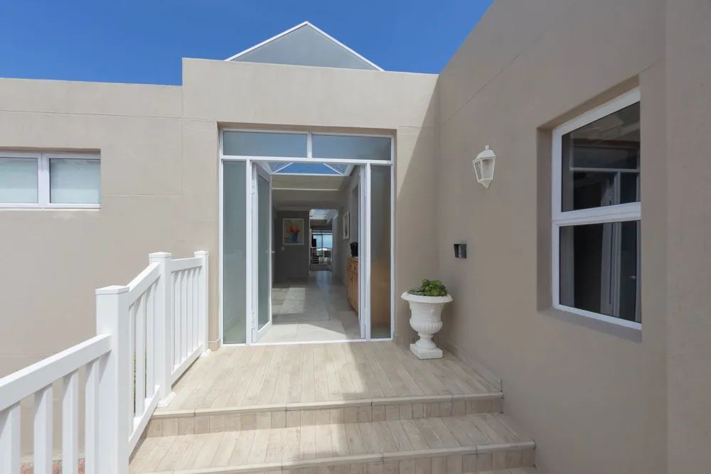 Double-storey house for sale in Bloubergstrand - 1TV1748396 Double-storey house for sale in Bloubergstrand - 1TV1748396