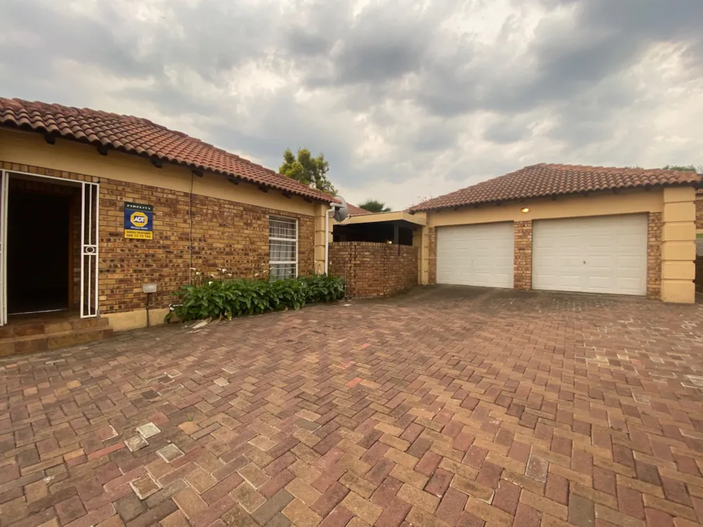 Townhouse to rent in Signal Hill, Newcastle - 1NW1756436 Townhouse to rent in Signal Hill, Newcastle - 1NW1756436