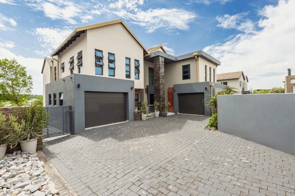 Double-storey house for sale in Copperleaf - 1CU1755793 Double-storey house for sale in Copperleaf - 1CU1755793