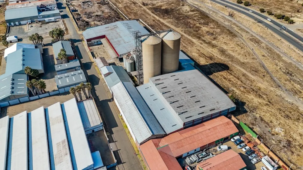 Commercial industrial property to rent in Oos Einde, Bloemfontein - 1BX1755906 Commercial industrial property to rent in Oos Einde, Bloemfontein - 1BX1755906