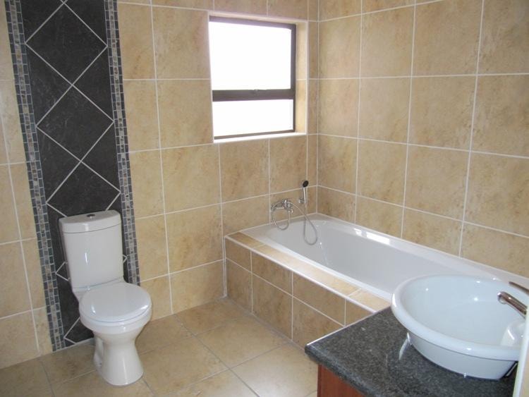 House sold in Midstream Estate - CN1728217