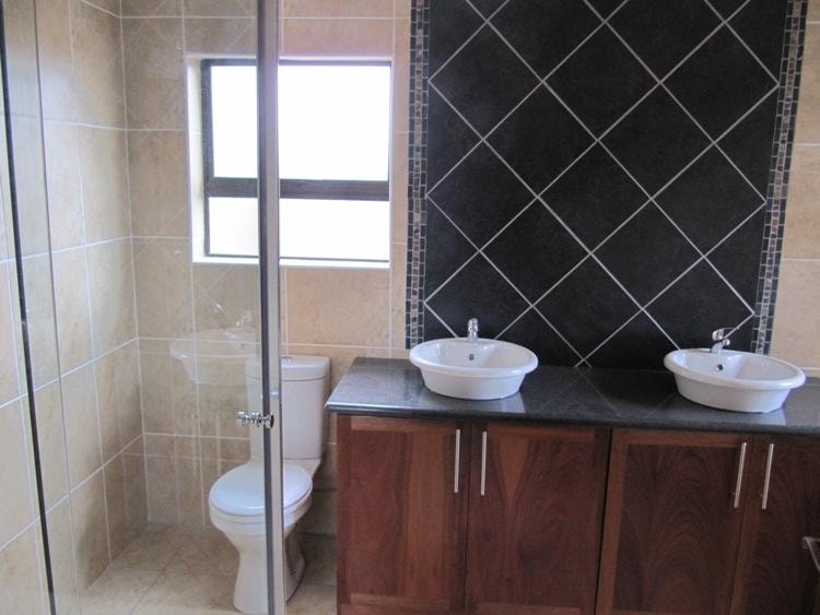 House sold in Midstream Estate - CN1728217