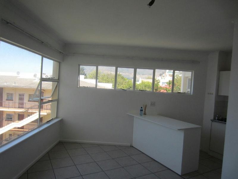 Bachelor apartment let in Tamboerskloof - CBL1707430 Bachelor apartment let in Tamboerskloof - CBL1707430