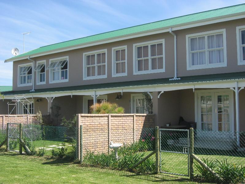 Security complex home let in Kingswood - 1GC1715469