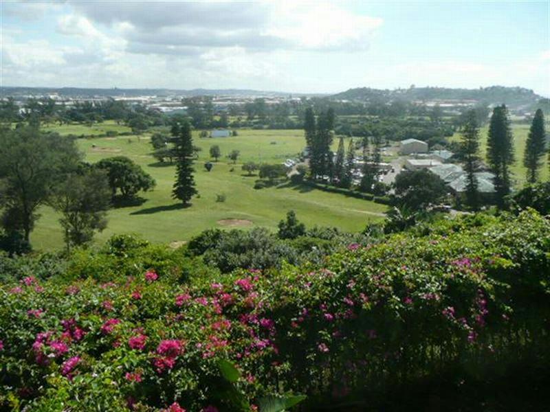 Townhouse to rent in Athlone Park - 1WB1726145