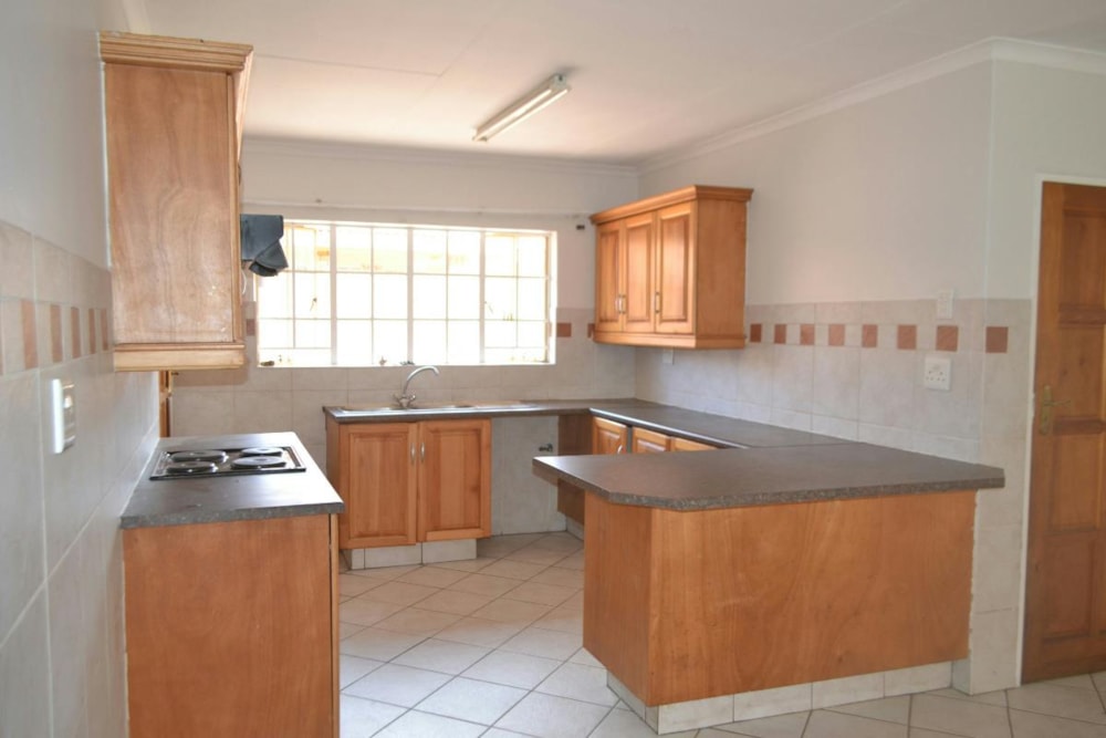 Townhouse for sale in Middelburg South (Mpumalanga South)  - 1MD1739601