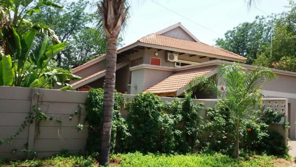 Security complex home to rent in Extension 11, Botswana - 3BO1743758 Security complex home to rent in Extension 11, Botswana - 3BO1743758