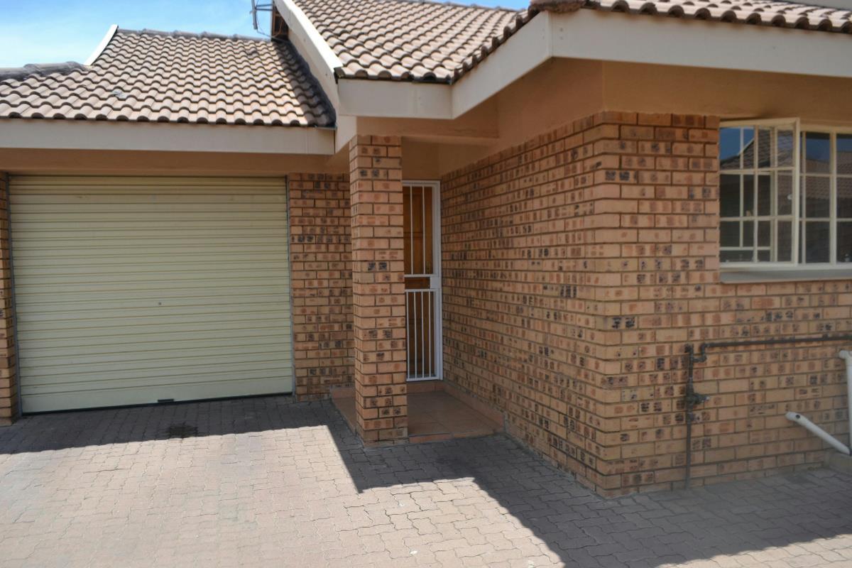 Townhouse let in Middelburg South (Mpumalanga South)  - 1MD1709860