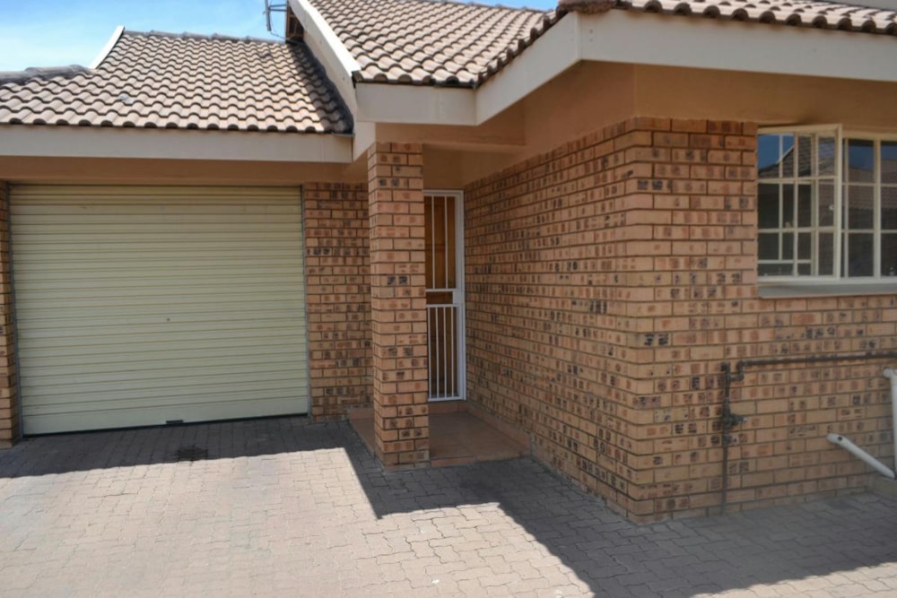 Townhouse let in Middelburg South (Mpumalanga South)  - 1MD1709860 Townhouse let in Middelburg South (Mpumalanga South)  - 1MD1709860