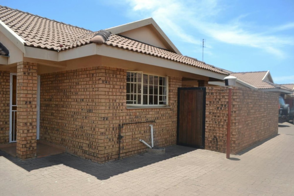 Townhouse let in Middelburg South (Mpumalanga South)  - 1MD1709860 Townhouse let in Middelburg South (Mpumalanga South)  - 1MD1709860