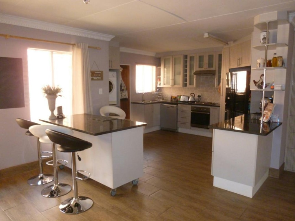 Townhouse let in Lynnwood Manor - PTL1703329 Townhouse let in Lynnwood Manor - PTL1703329