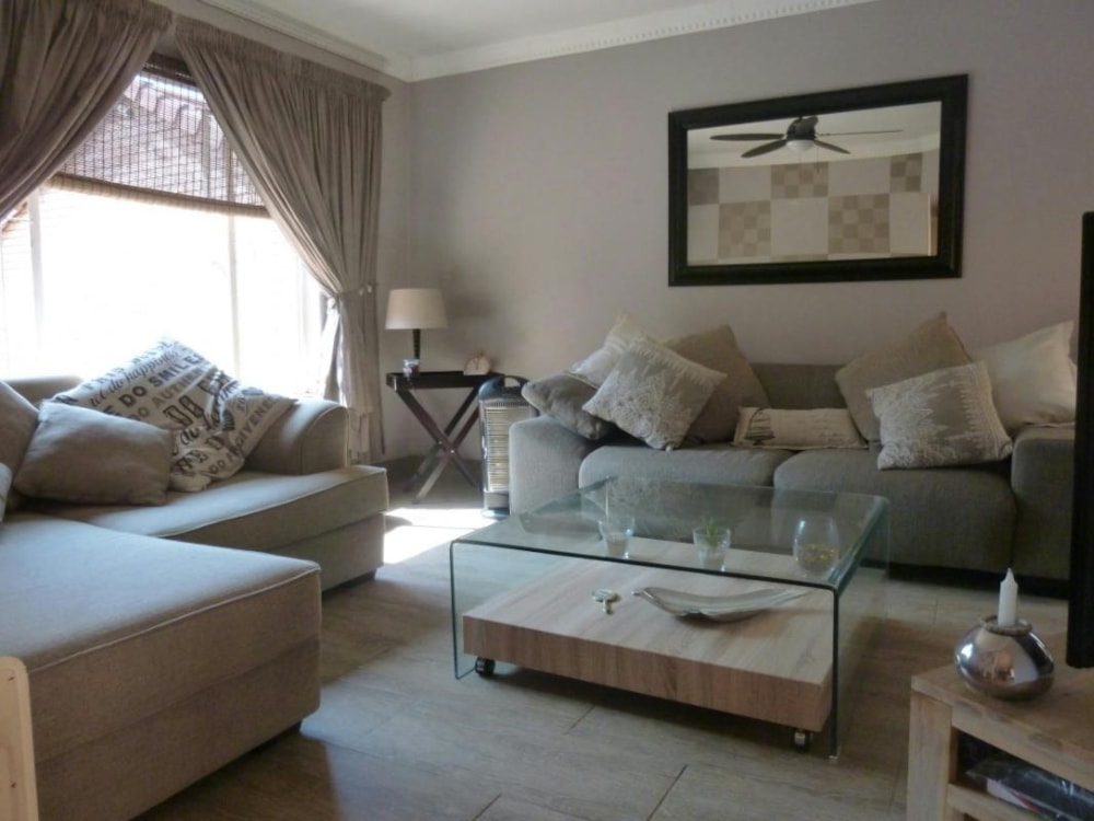 Townhouse let in Lynnwood Manor - PTL1703329 Townhouse let in Lynnwood Manor - PTL1703329