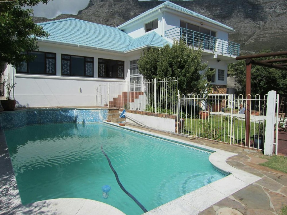Double-storey house let in Vredehoek - CBL1699969 Double-storey house let in Vredehoek - CBL1699969