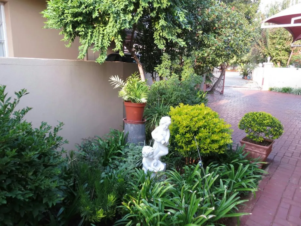 Security complex home sold in Melodie - 1HR1706505