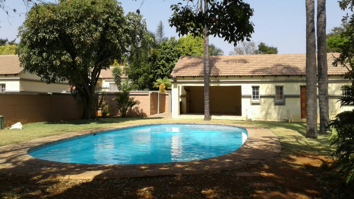 House let in Faerie Glen - PTL1707259