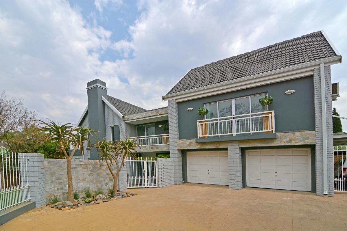 Double-storey house to rent in Cornwall Hill - CN1750723
