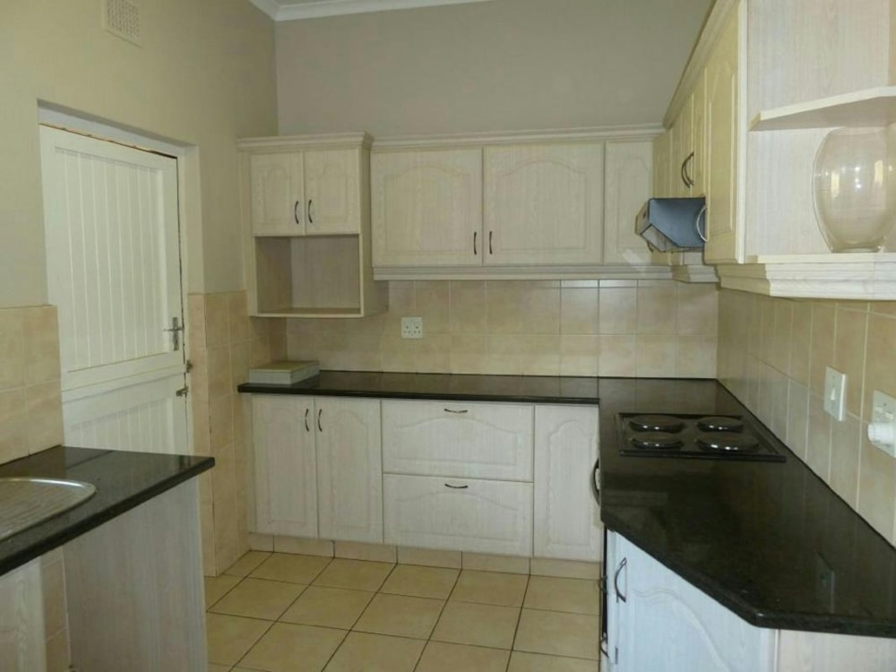 House for sale in Waterfall, Upper Highway - 1KF1646902