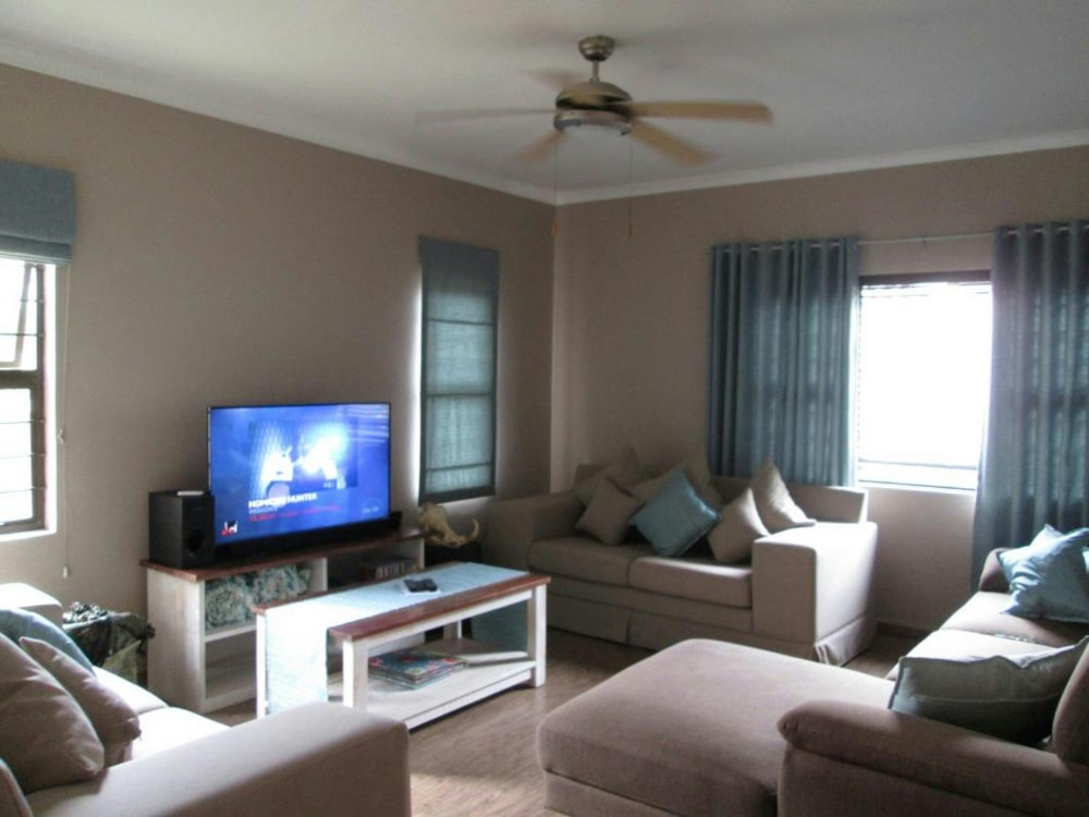 Security complex home for sale in Scottburgh - 1si1684125 Security complex home for sale in Scottburgh - 1si1684125