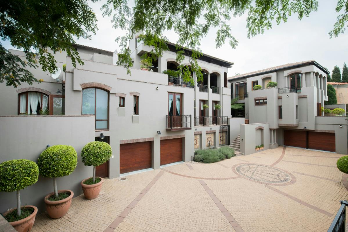 Security estate home for sale in Waterkloof Ridge - PT1735281