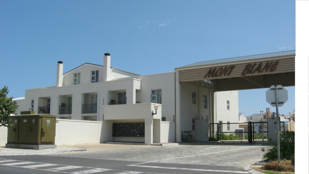 Bachelor apartment to rent in Gordons Bay - SW1736919