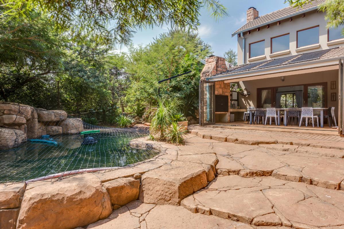 Double-storey house for sale in The Coves - 1HR1748301